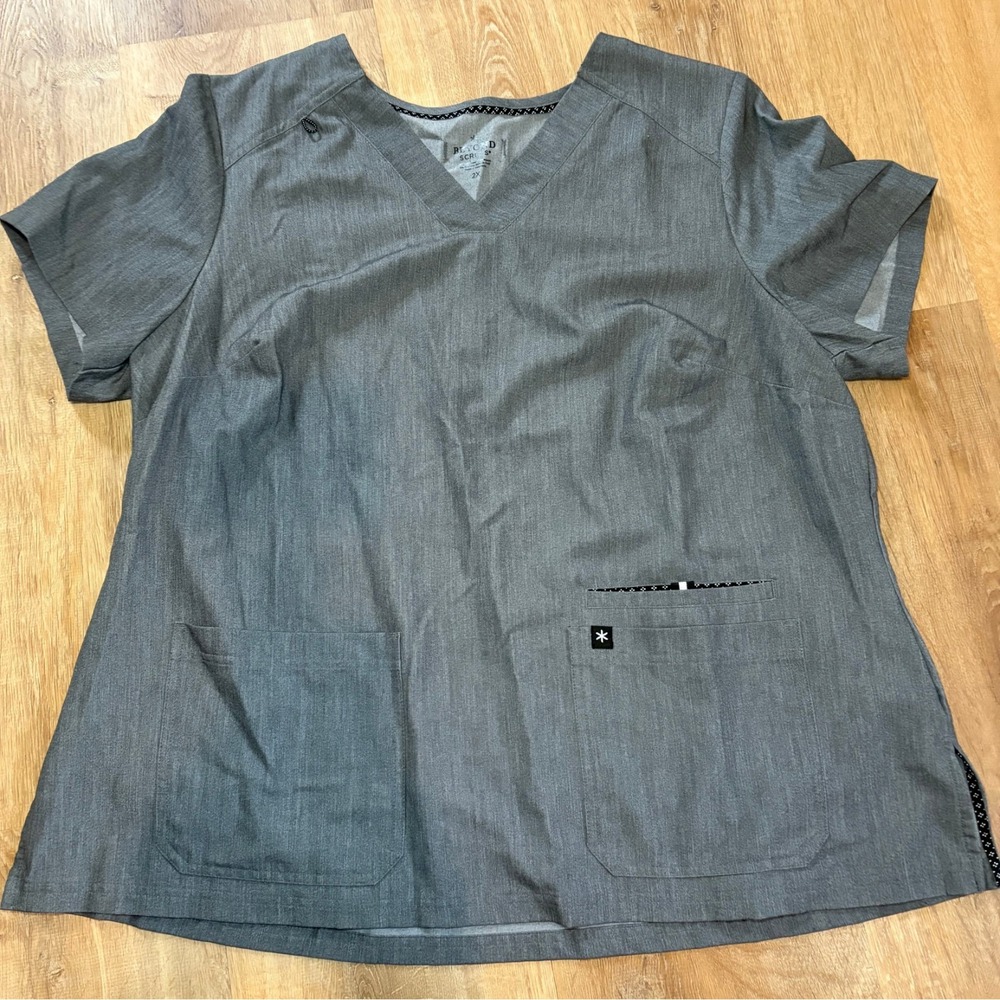 Beyond Scrubs Women's Sunny V-Neck Top Heather‎ Gray Size 2x